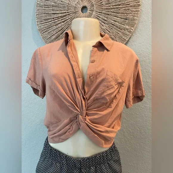 Cropped Buttoned Top - Picture 1 of 4